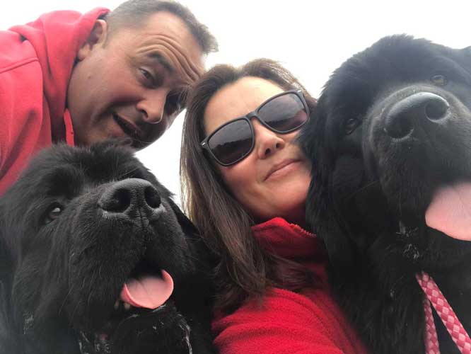 Jason and Mel West with girls